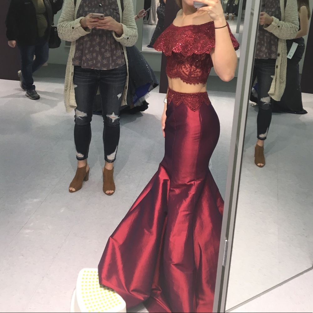 STUNNING PROM DRESS🤩✨ - Picture 4 of 7